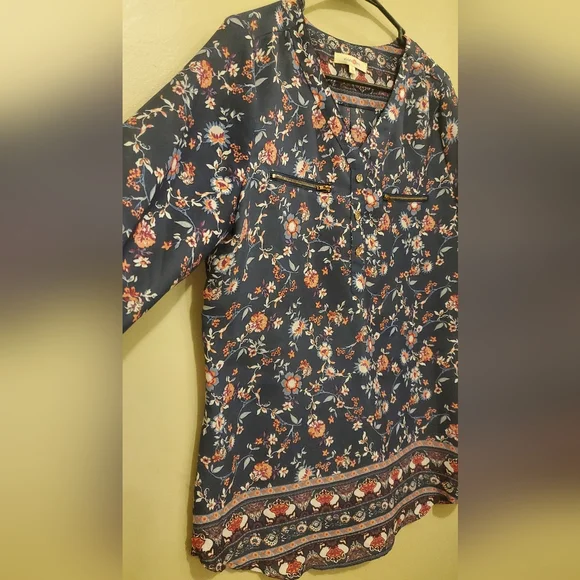 Floral blouse - Picture 2 of 7